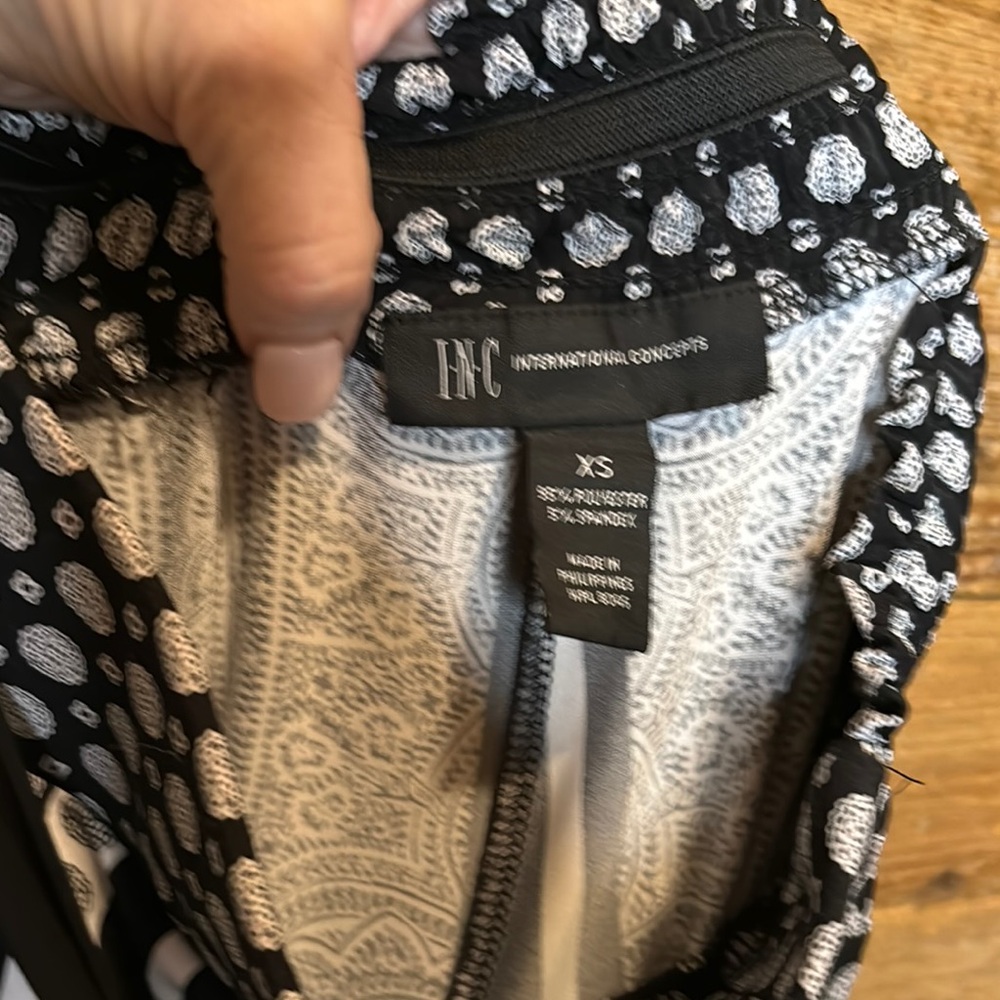 Black and White Paisley Women's Pants with Sash Tie - Picture 2 of 10